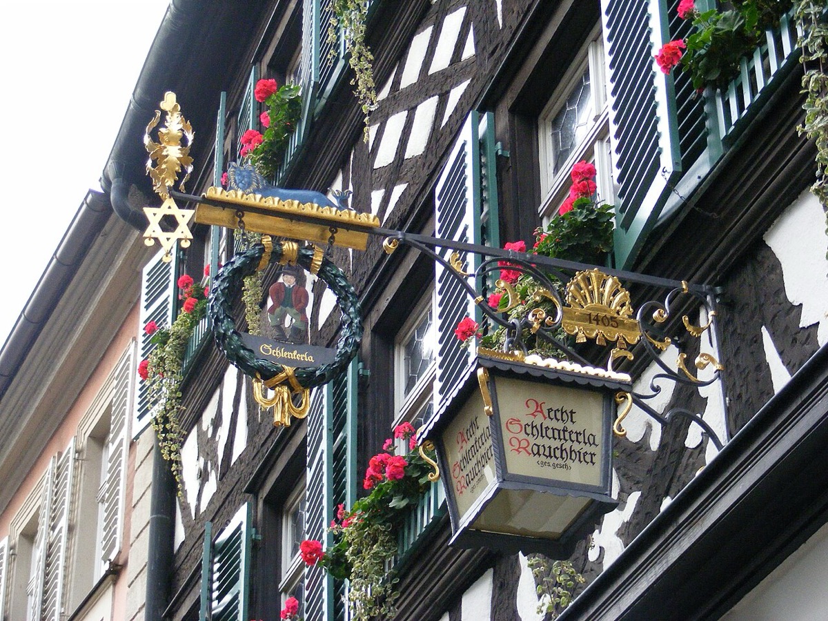 Illustration: Fachwerk-Wirtshaus in der Altstadt