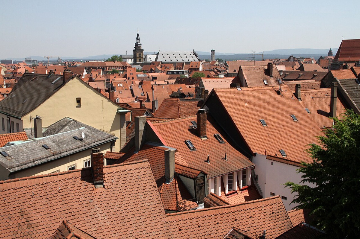 Blick vom Rosengarten über die Dächer