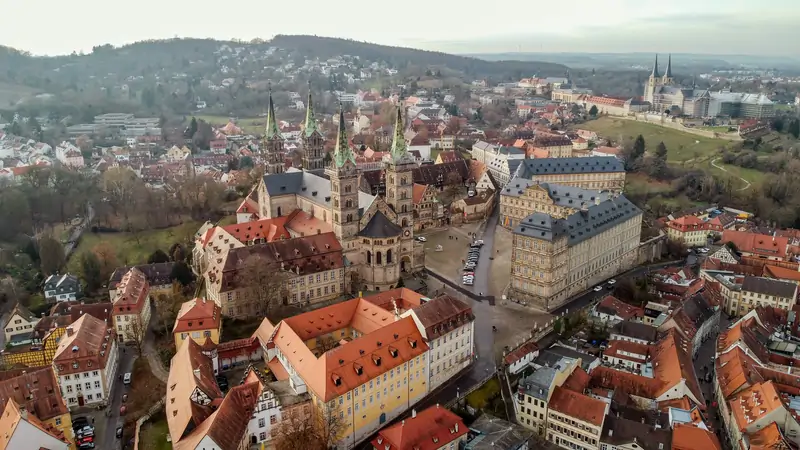 Luftbild von Dom und Altstadt in Bamberg