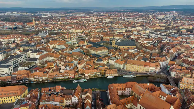 Luftbild der Bamberger Altstadt mit Regnitz